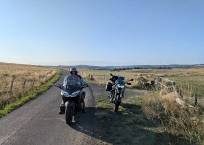 MototripAI Cantal 2026 : Goldwing et 85 Travel